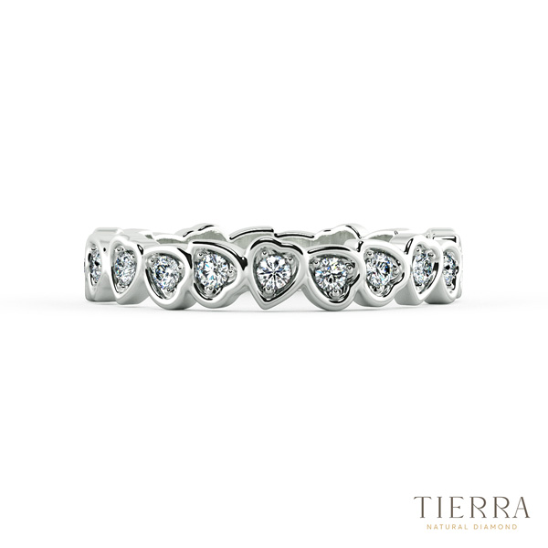 Nhẫn Eternity NCF0133 nhân đôi sự độc đáo với các chấu kim cương hình trái tim